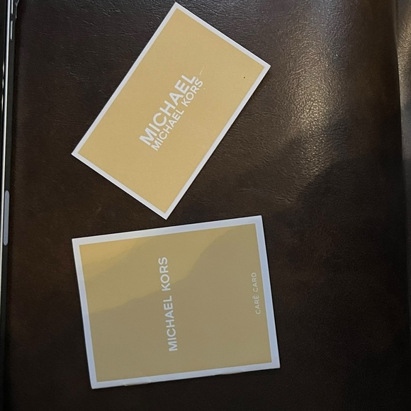 Michael Kors Women's Gray Studded Leather Wallet Wristlet Clutch NWOT!!​ - Picture 15 of 15